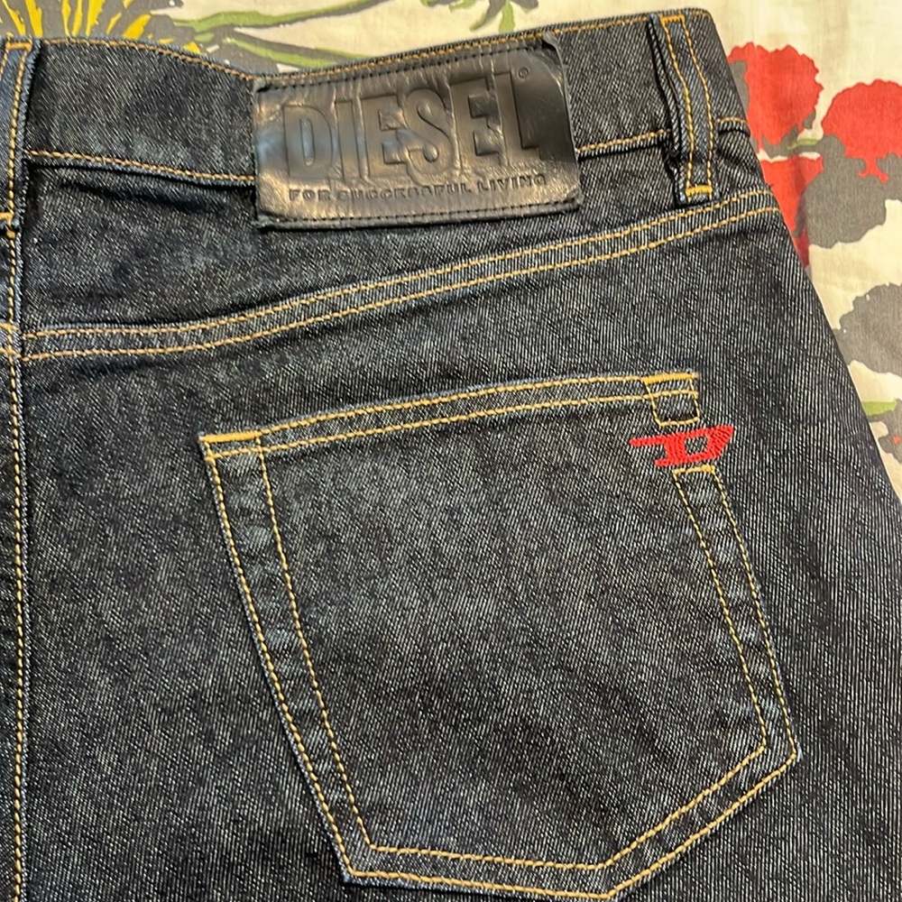 Size 34 Diesel D-Strukt Jeans